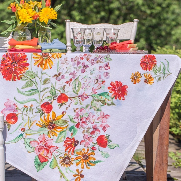 April Cornell Zinnia Bouquet Tablecloth 54x54 NWT - Picture 2 of 4